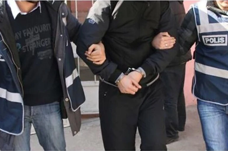 Erzurum’da dolandırıcılık suçundan aranan 2 şahıs İstanbul ve İzmir’de yakalandı