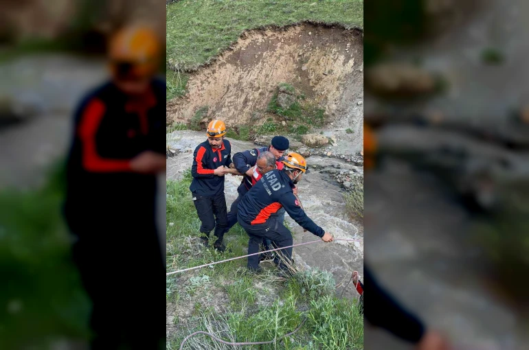 Erzurum’da mantar toplarken mahsur kalan çift kurtarıldı