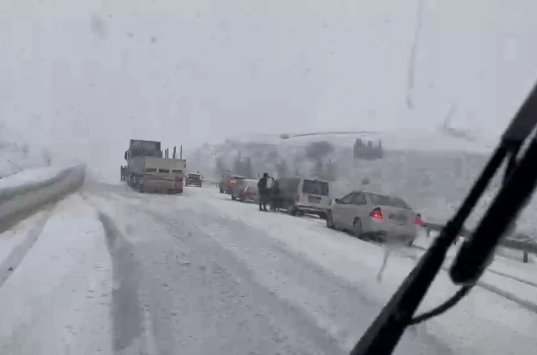 Erzurum’da Mayıs’ta kar sürprizi