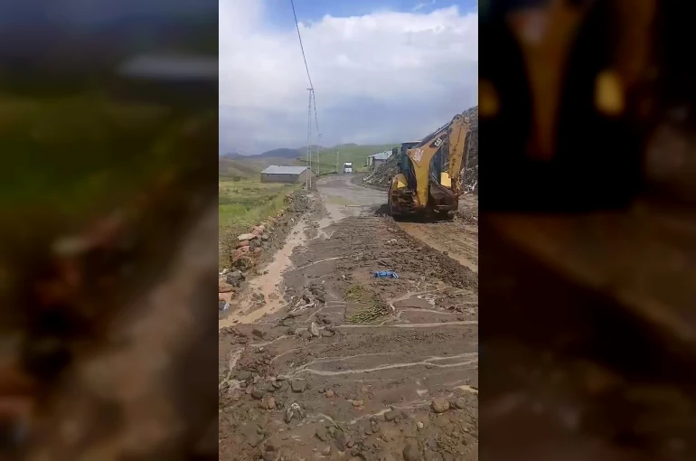 Erzurum’da sel felaketi: Taşkın duvarları yıkıldı, araziler sular altında kaldı