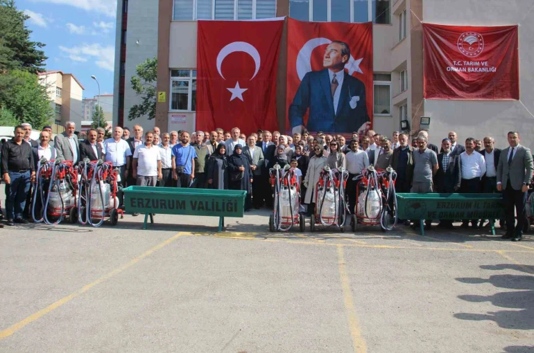 Erzurum’da yetiştiricilere 288 sıvat ve 120 süt sağım makinesi dağıtıldı