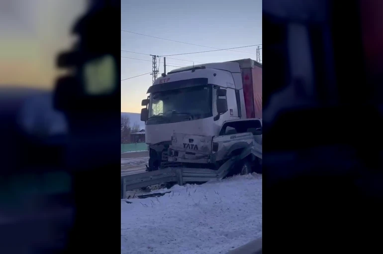 Erzurum’da yollardaki buzlanma trafik kazalarına neden oldu
