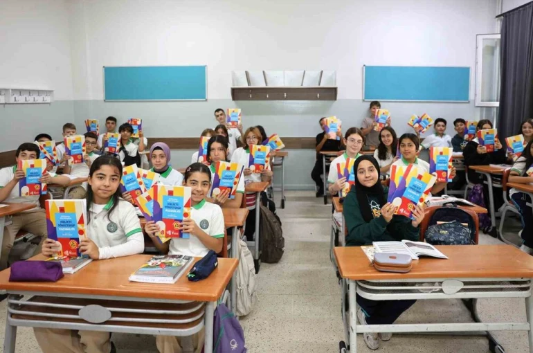 Esenler Belediye Başkanı Göksu’dan eğitime 8 milyon defter ile dev destek