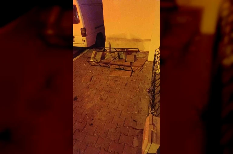 Esenyurt’ta ev sahibi, alacakları nedeniyle kiracısının evini bastı 