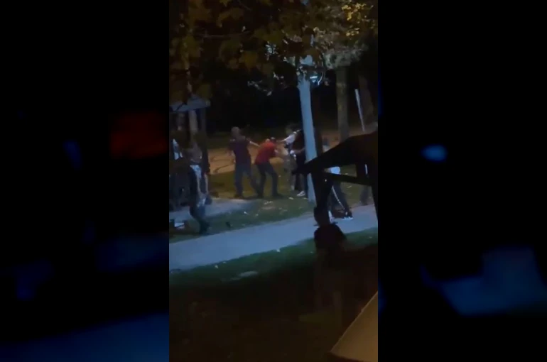 Esenyurt’ta gençler arasında tekmeli yumruklu kavga
