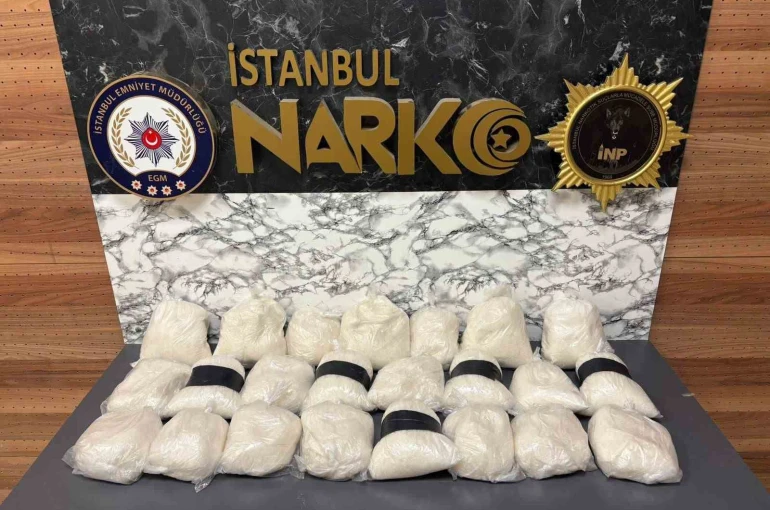 Esenyurt’ta kargo ile gönderilen buzdolabına gizlenmiş 28 kilo uyuşturucu ele geçirildi