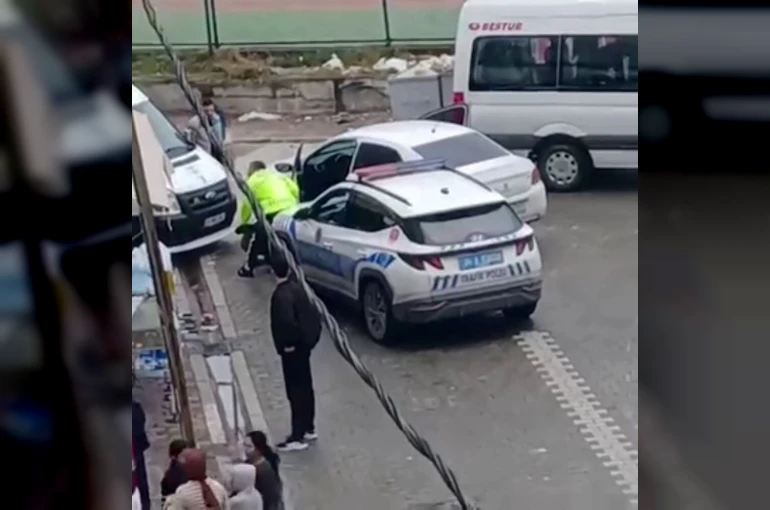 Esenyurt’ta muayenesi olmayan sürücü polisten kaçtı, servis aracında vurarak durdu