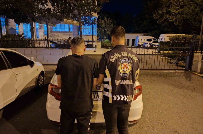 Esenyurt’ta sürücüyle tartışan zanlı, bıçakla lastikleri kesti