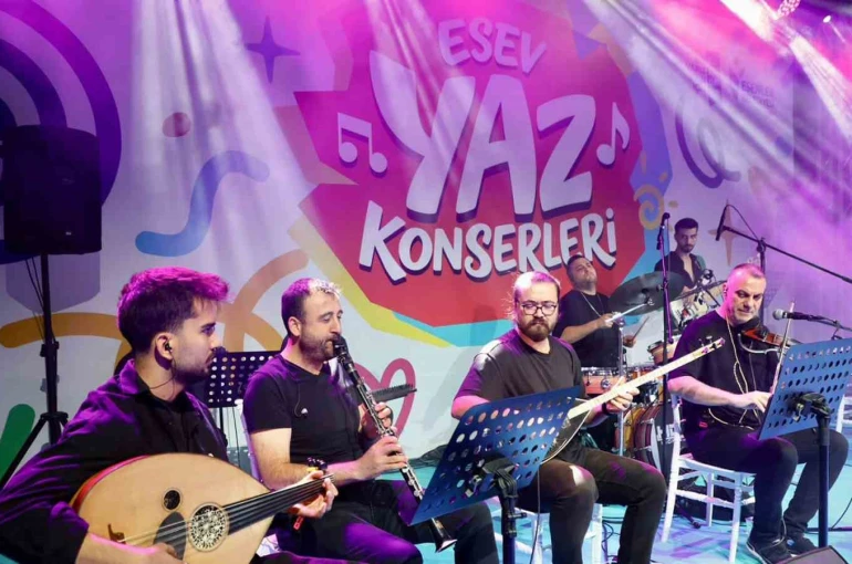 ESEV Yaz Konserleri, farklı müzik türlerini Esenlerlilerle buluşturmaya devam ediyor