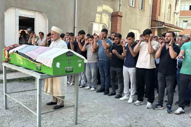 Eşi tarafından öldürülen 3 çocuk annesi kadın toprağa verildi 