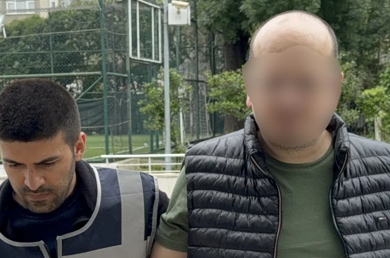 Eşini ve oğlunu tehdit ettiği iddia edilen koca adliyeye sevk edildi