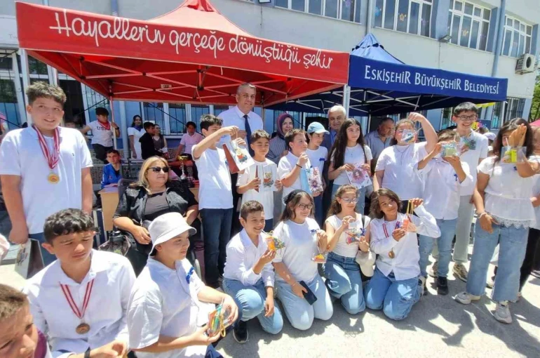 Eskişehir Mehmet Gedik Ortaokulu’nda ‘mavi kapaklar’ umuda dönüştü