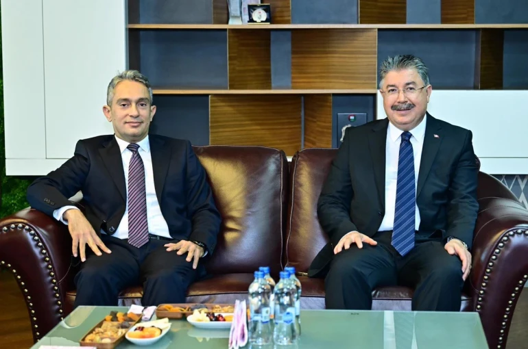 Eskişehir Valisi Dr. Erdinç Yılmaz, görevine yeni atanan Başsavcı Ferhat Deniz’i ziyaret etti