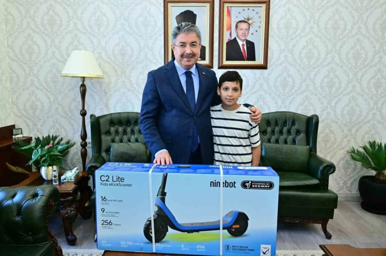 Eskişehir Valisi Dr. Erdinç Yılmaz, orman şehidinin evladı Batuhan’ın hayalini gerçekleştirdi