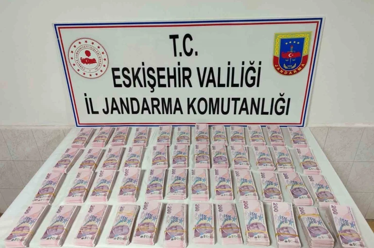 Eskişehir’de 1 milyon 940 bin TL sahte parayla 22 adet büyükbaş satın alan şüpheliler yakalandı