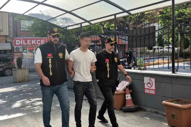 Eskişehir’de 3 kişiyi silahla yaralayan zanlı adliyeye sevk edildi