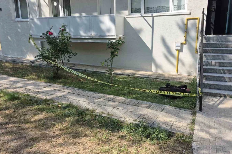 Eskişehir’de 4’üncü kattan düşen yaşlı kadın hayatını kaybetti