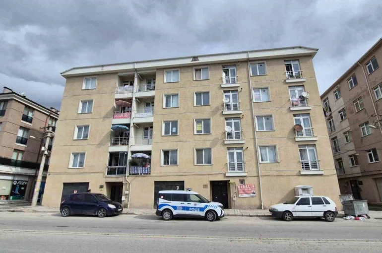 Eskişehir’de 58 yaşındaki adamın cesedini evde annesi buldu