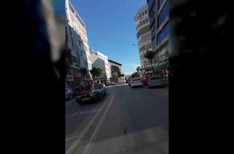 Eskişehir’de çift sıra park problemi devam ediyor