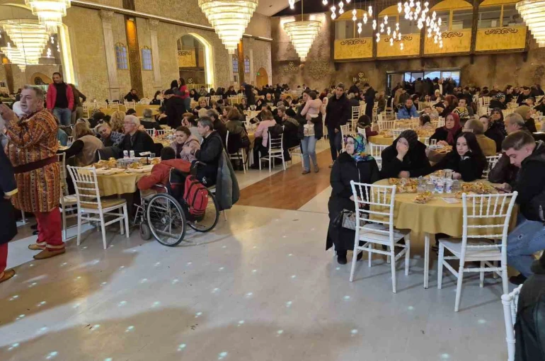 Eskişehir’de gaziler ve yaşlılar iftar programında bir araya geldi
