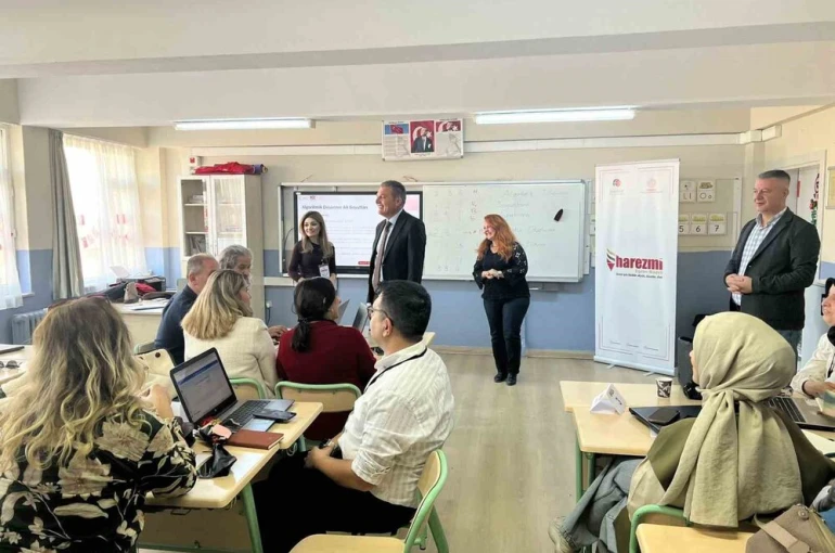 Eskişehir’de Harezmi Eğitim Programı öğretmen eğitimleri başladı 