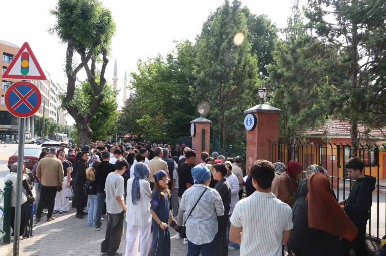 Eskişehir’de LGS heyecanı sabahın erken saatlerinde başladı