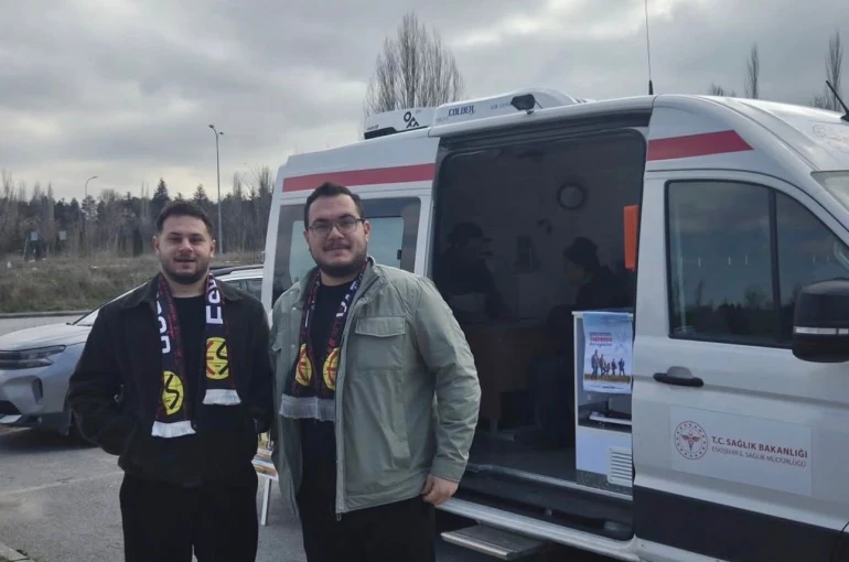 Eskişehir’de mobil sigara bıraktırma aracı taraftarla buluştu