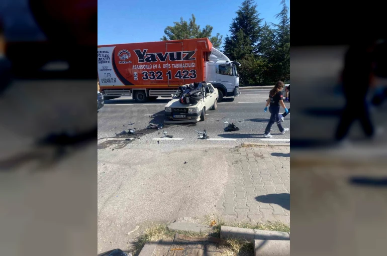 Eskişehir’de otomobil ile motosiklet çarpıştı: 3 yaralı