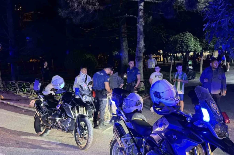 Eskişehir’de parkta alkol alan şahıslar arasında kavga