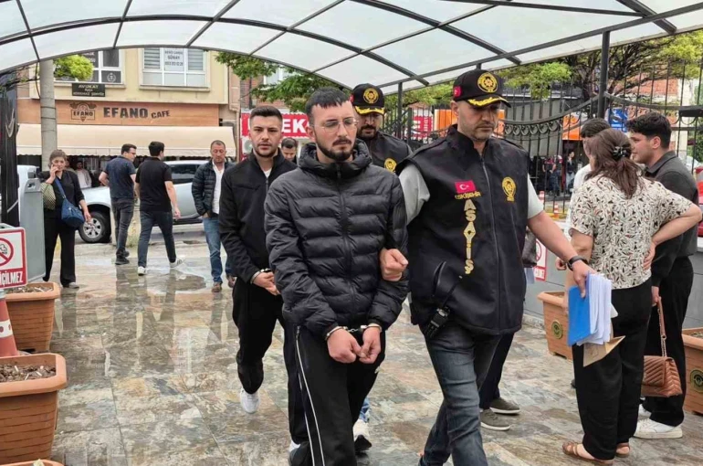 Eskişehir’de silahlı kavga olayının 2 şüphelisi adliyeye çıkarıldı