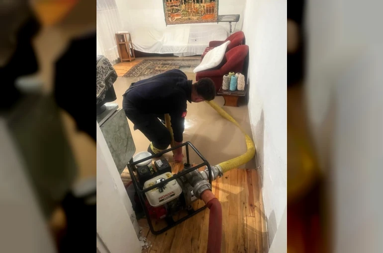 Eskişehir’de su baskını sebebiyle itfaiye gece boyu sahadaydı