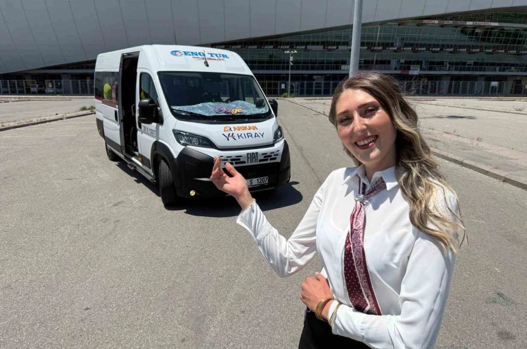 Eskişehir’de üniversite mezunu kadın servis şoförü ‘olmaz’ diyenlere inat direksiyon sallıyor