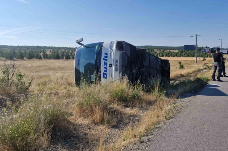 Eskişehir’de yolcu otobüsü devrildi: 24 yaralı 
