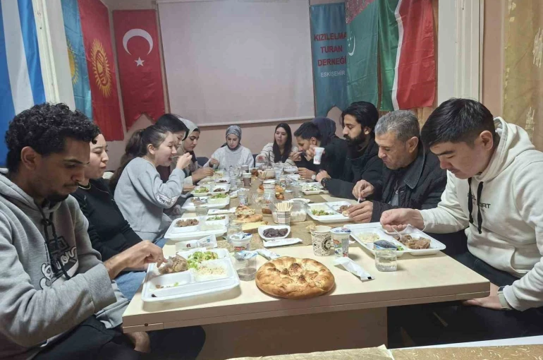 Eskişehir’deki üniversitelerde okuyan Türk Dünyası öğrencileri iftar programında buluştu
