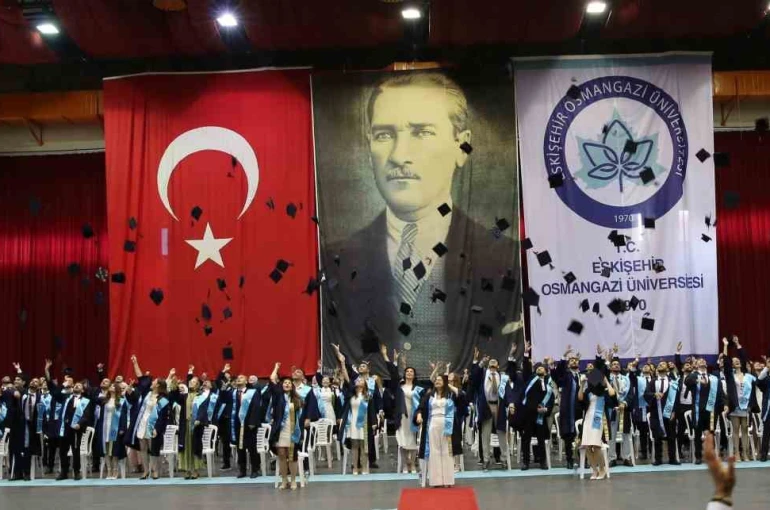 ESOGÜ Diş Hekimliği Fakültesi 2026 mezunlarını verdi