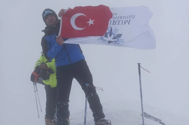 ETÜ bayrağı zirvede