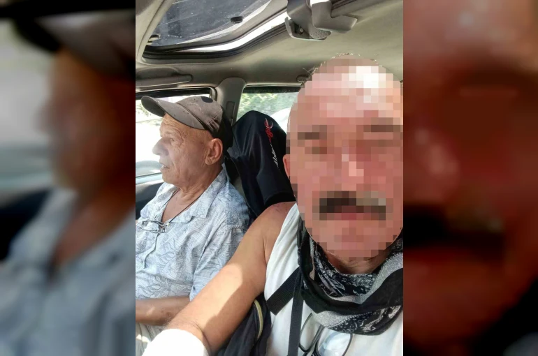 Ev arkadaşını kafasını çekiçle ezerek öldürdü