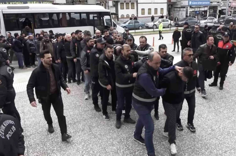 Ev satma vaadiyle milyonlarca liralık vurgun yapan şebeke çökertildi: 21 tutuklama