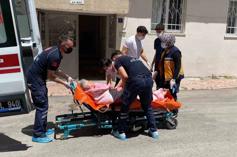 Evde düşerek mahsur kalan kardeşler için ekipler seferber oldu