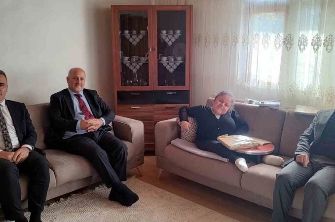 Evde eğitim hizmeti alan öğrenciye moral ziyareti