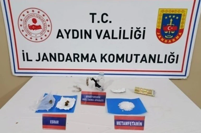 Evde uyuşturucu satışı yaparken yakalandı