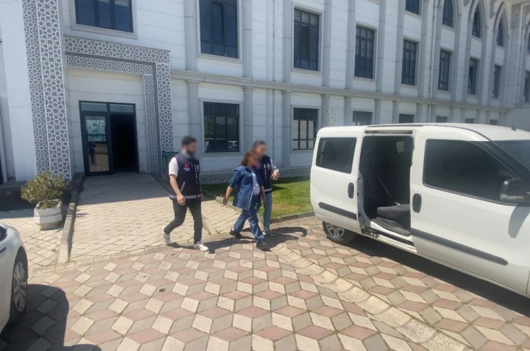 Evden ziynet eşyası ve nakit para çalan kadın yakalandı