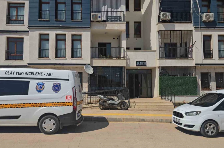 Evinde silahla vurulmuş halde bulunan kadın kurtarılamadı