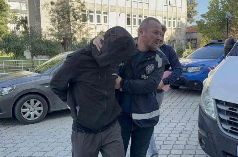 Evinde uyuşturucu ele geçirilen şahıs adliyeye sevk edildi