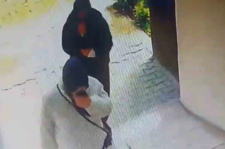 Evlerden hırsızlık yapan iki kadın kıskıvrak yakalandı