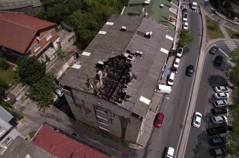 Eyüpsultan’da çatı tamirinden sonra yangın çıktı, daire kullanılamaz hale geldi 