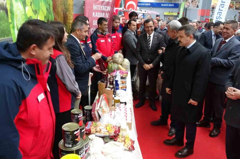 Ezine’de 3. Gıda, Hayvancılık ve Tarım Teknolojileri Festivali’ne yoğun ilgi