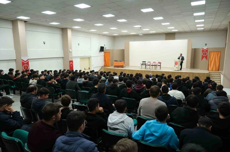 Fakirullahoğlu’ndan 15 Temmuz Şehitleri Anadolu İHL’de konferans