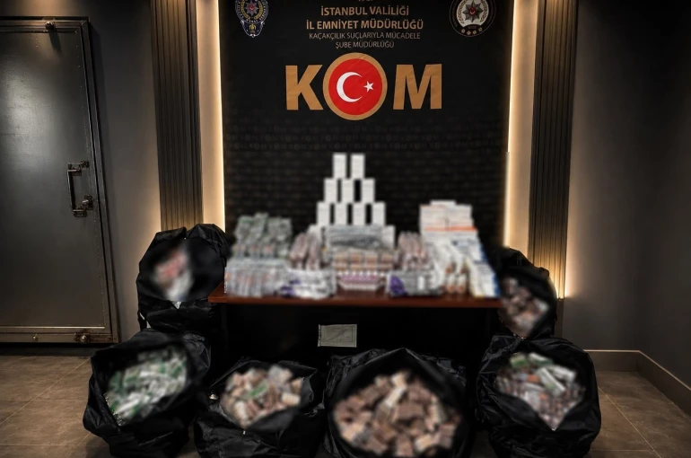 Fatih’te kaçak tıbbi ilaç operasyonu: 98 bin 632 tablet ele geçirildi, 2 şüpheli gözaltına alındı