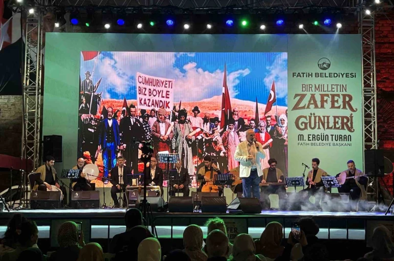 Fatih’te Mevlid Kandili programına yoğun ilgi